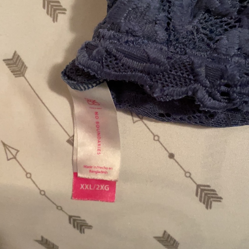 Bras - Picture 8 of 9